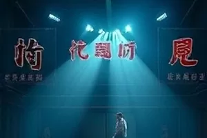 《雾港回声》封面：雨夜码头与远处灯塔的冷调画面