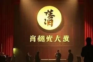 《旧磁带》封面：泛黄磁带与手写标签纸